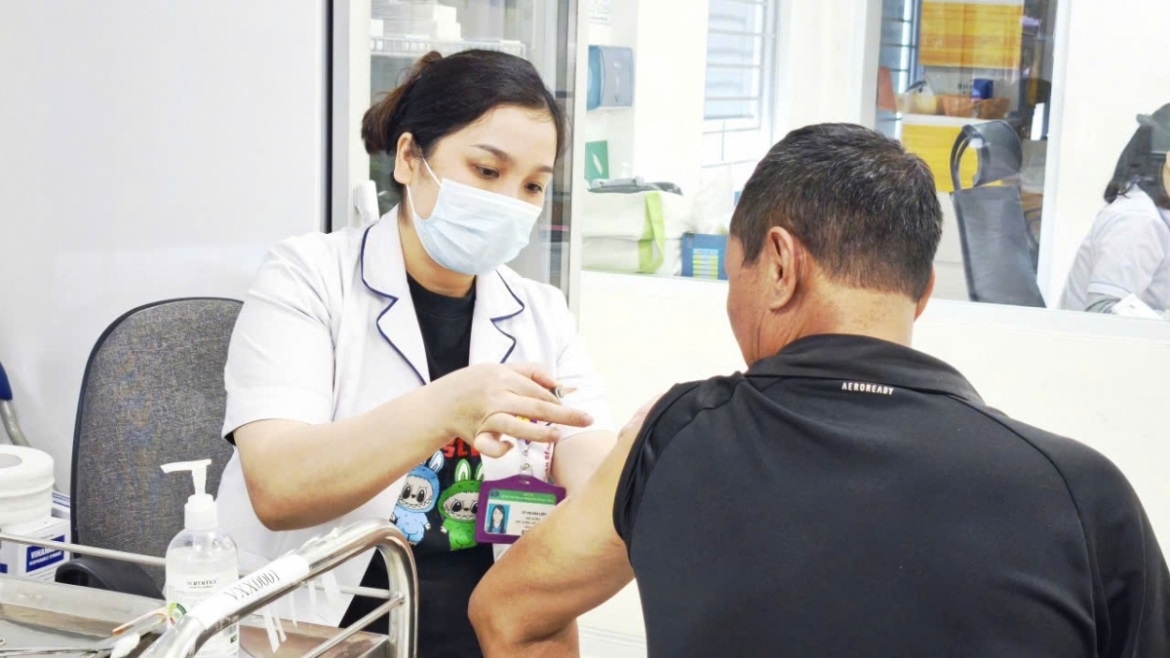 tiem-vaccine-nao-mo-cau.jpg