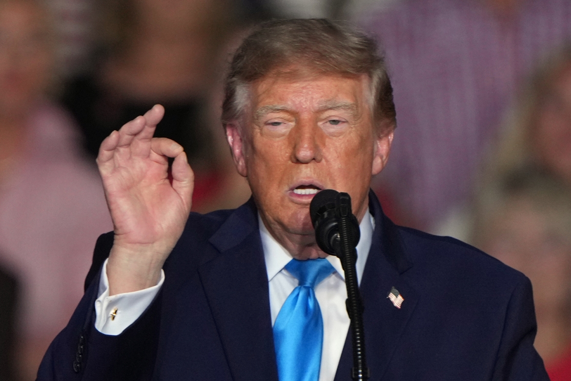Tổng thống Donald Trump phát biểu tại một cuộc mít-tinh tại Trung tâm Triển lãm Pinnacle Bank, Nebraska, ngày 5/10/2026. Ảnh: AP