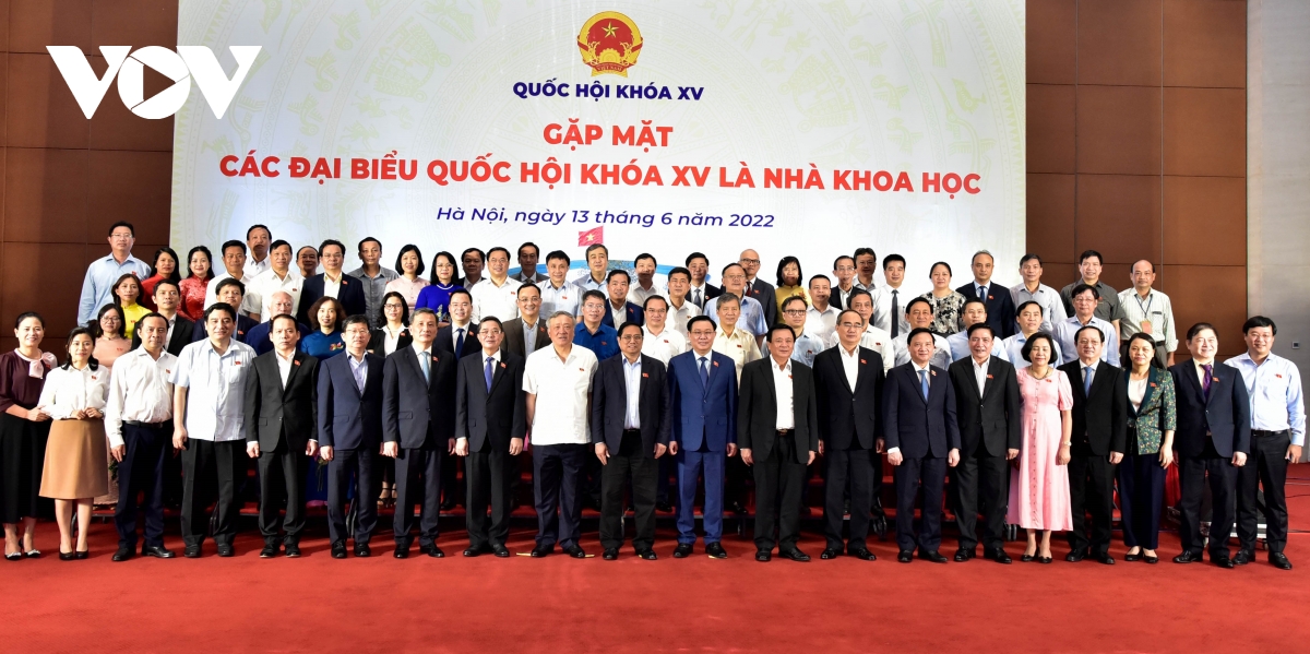 lanh dao Dang, nha nuoc gap mat cac dai bieu quoc hoi khoa xv la nha khoa hoc hinh anh 3