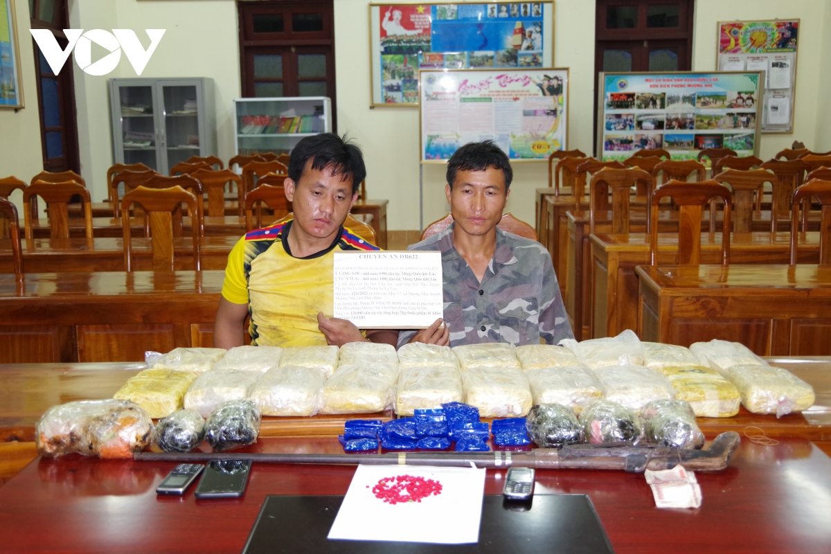 bat 2 vu van chuyen trai phep ma tuy so luong lon tu lao ve viet nam hinh anh 1