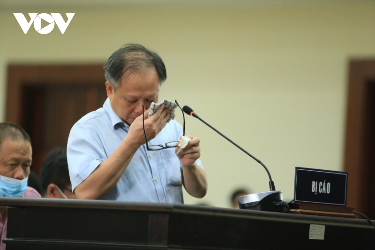 bi cao tat thanh cang bat khoc xin loi Dang va gia dinh hinh anh 1