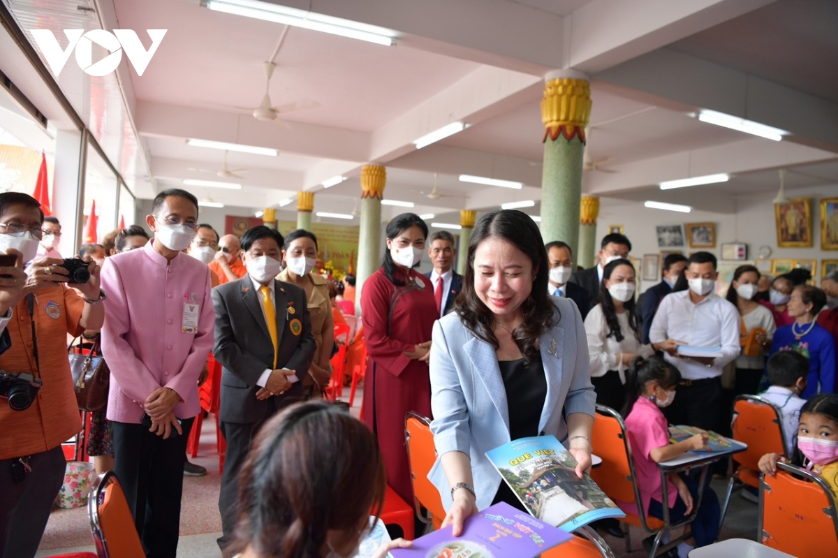 pho chu tich nuoc vo thi Anh xuan gap go kieu bao tai udon thani, thai lan hinh anh 5