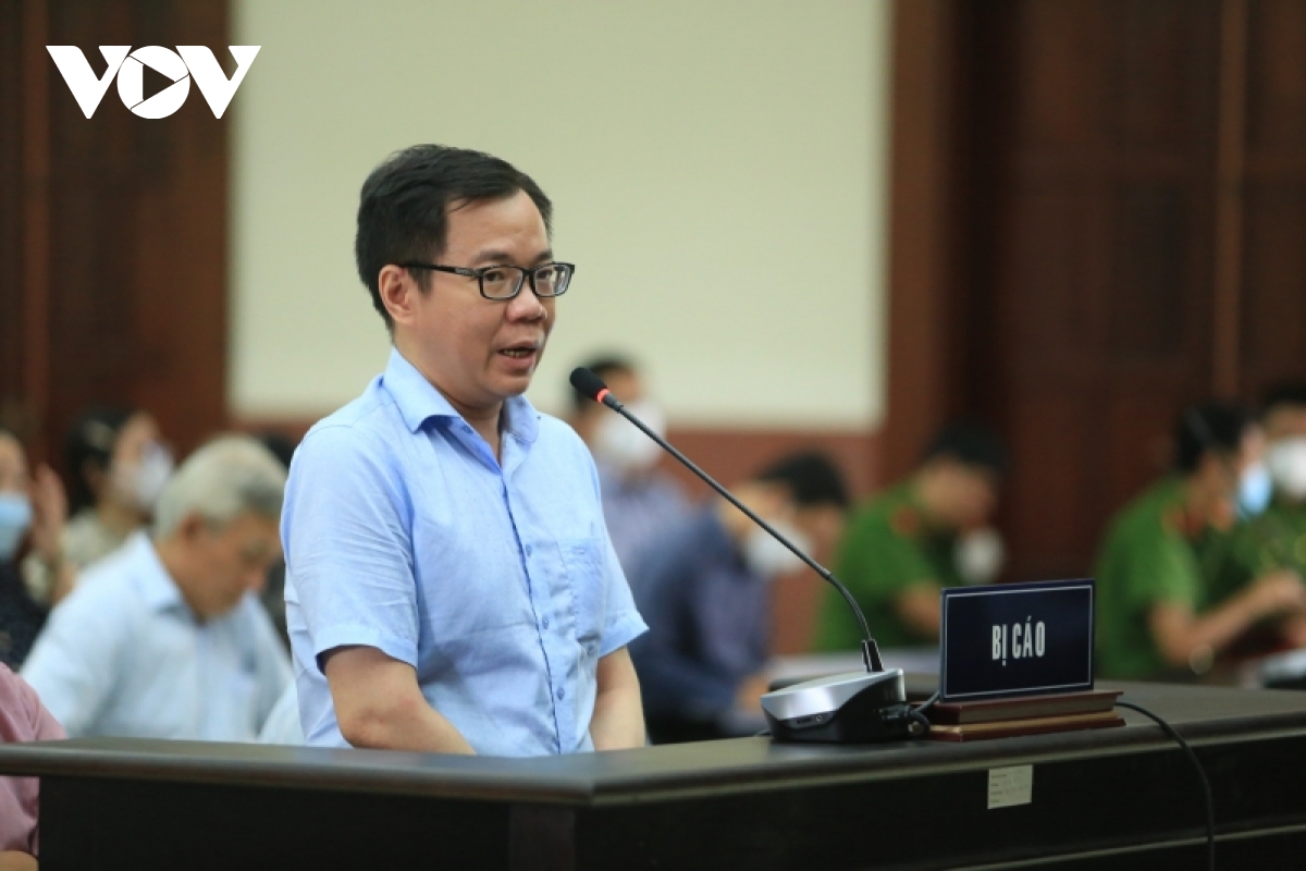 bi cao tat thanh cang bat khoc xin loi Dang va gia dinh hinh anh 2