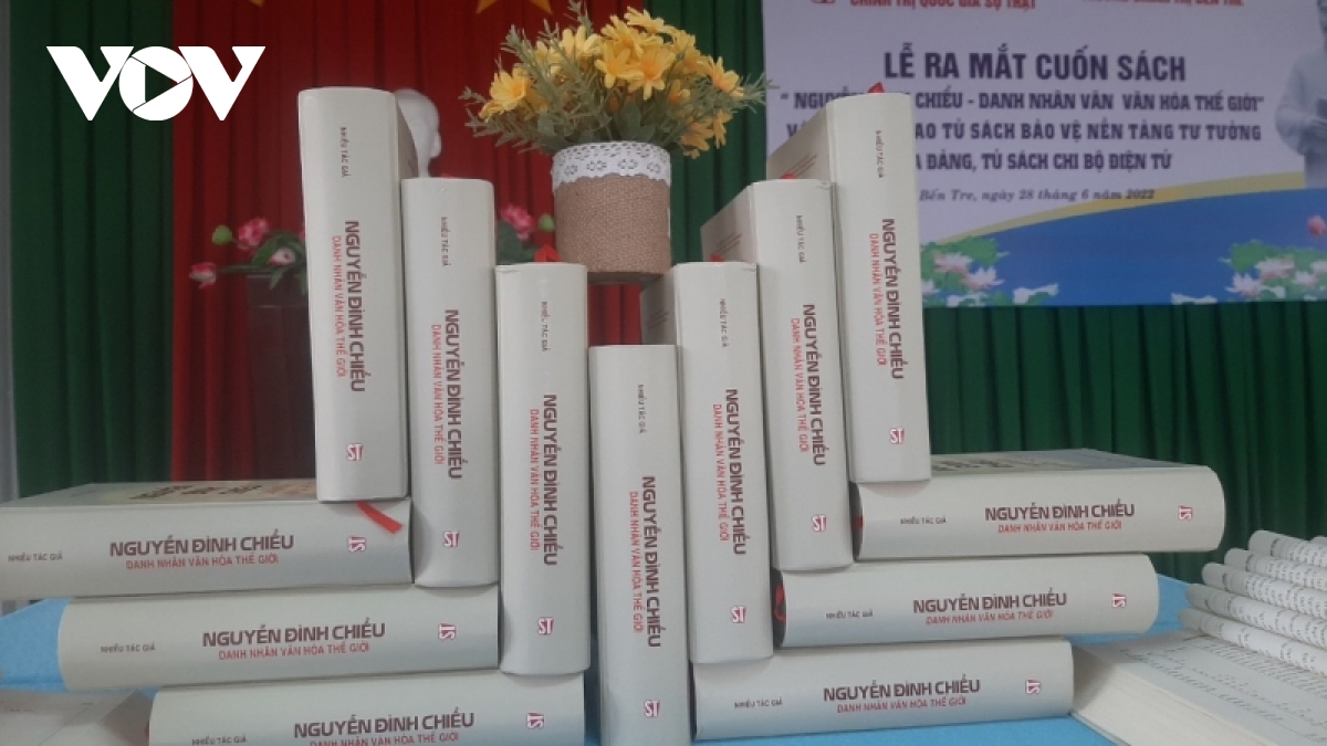 ra mat cuon sach nguyen Dinh chieu - danh nhan van hoa the gioi tai ben tre hinh anh 2