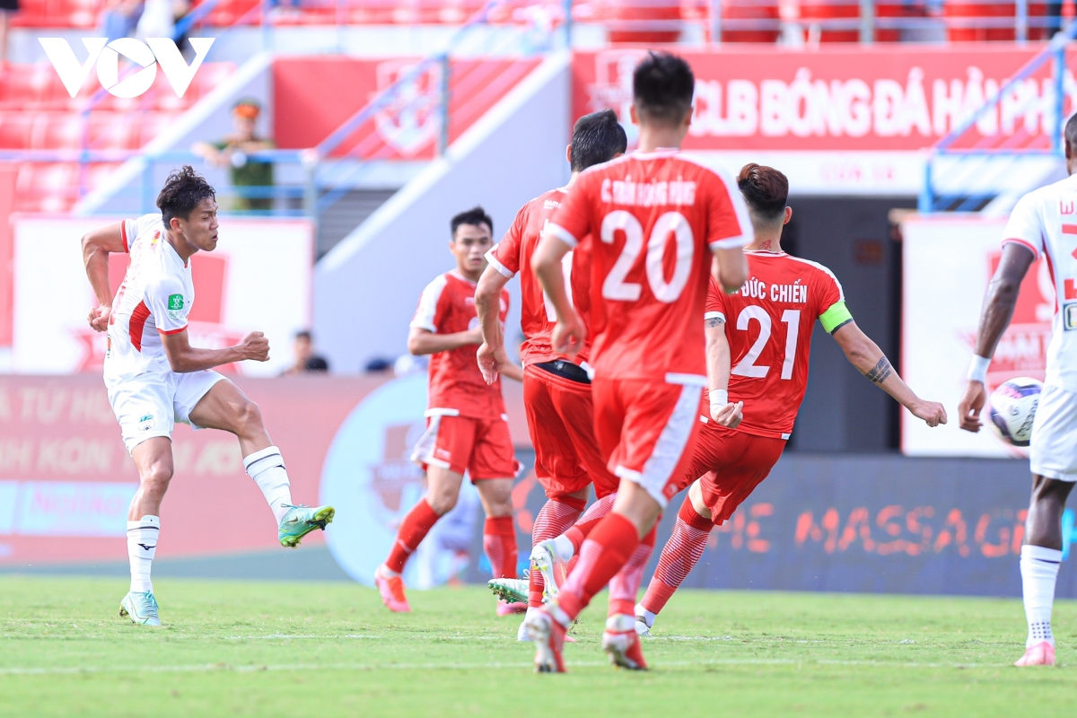 truc tiep viettel fc 1-1 hagl bao toan lap sieu pham hinh anh 2