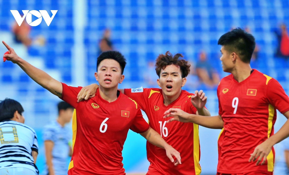 bao trung quoc het loi khen ngoi u23 viet nam va lo cho bong da nuoc nha hinh anh 1