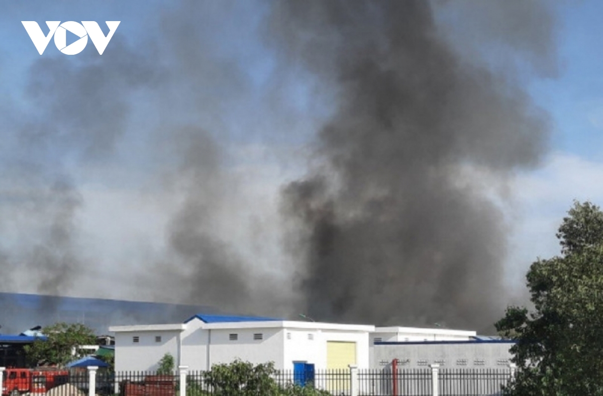 Da dap tat dam chay lon tai cong ty det may scavi, tinh thua thien hue hinh anh 2