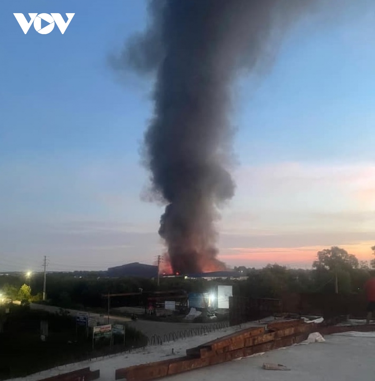 Da dap tat dam chay lon tai cong ty det may scavi, tinh thua thien hue hinh anh 3