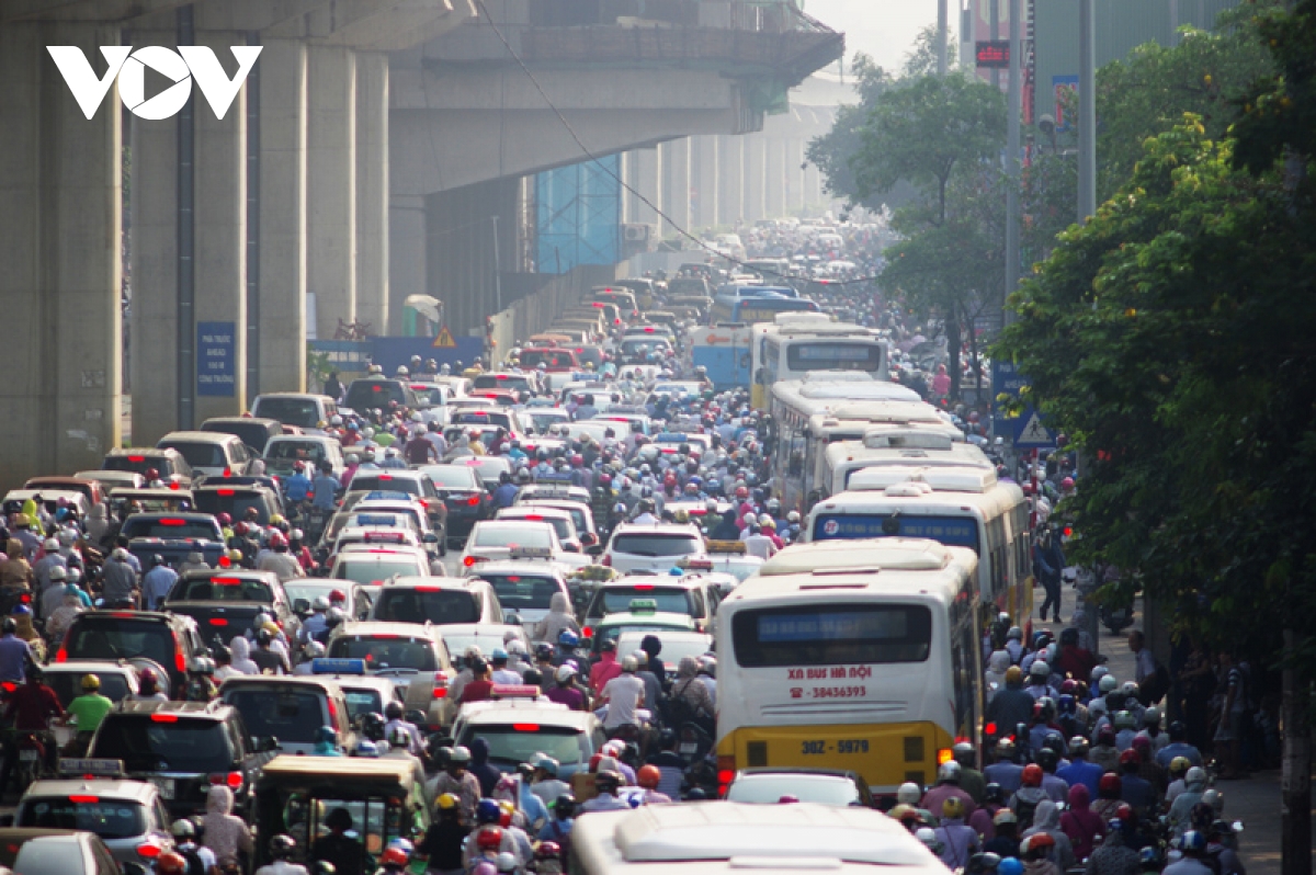 ha noi de xuat tach rieng lan o to, xe may tren duong nguyen trai-thanh xuan hinh anh 1