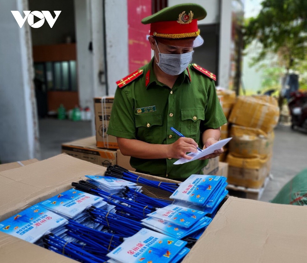 Da nang tam giu lo hang hon 5000 san pham hang hoa nghi nhap lau hinh anh 1