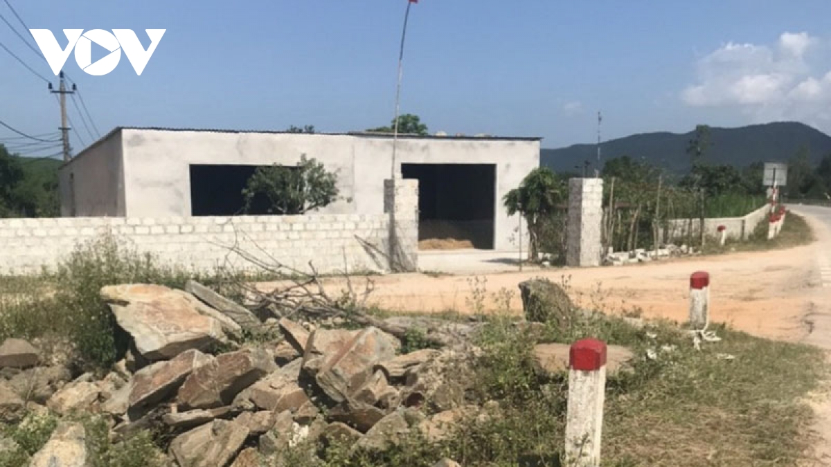 gia dinh pho bi thu Dang uy xa xay dung trai phep de cho... den bu hinh anh 1