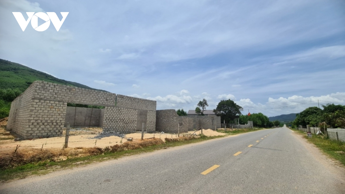 gia dinh pho bi thu Dang uy xa xay dung trai phep de cho... den bu hinh anh 3