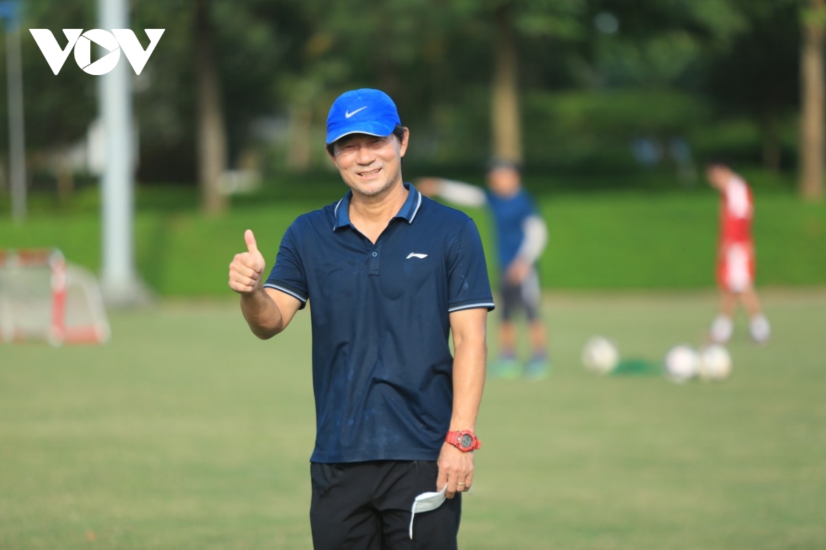 viettel fc cong bo hlv truong cam doi tai afc cup 2022 hinh anh 1