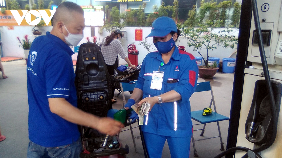 gia xang dau tiep tuc duoc du bao tang sat nguong 33.000 dong lit hinh anh 1