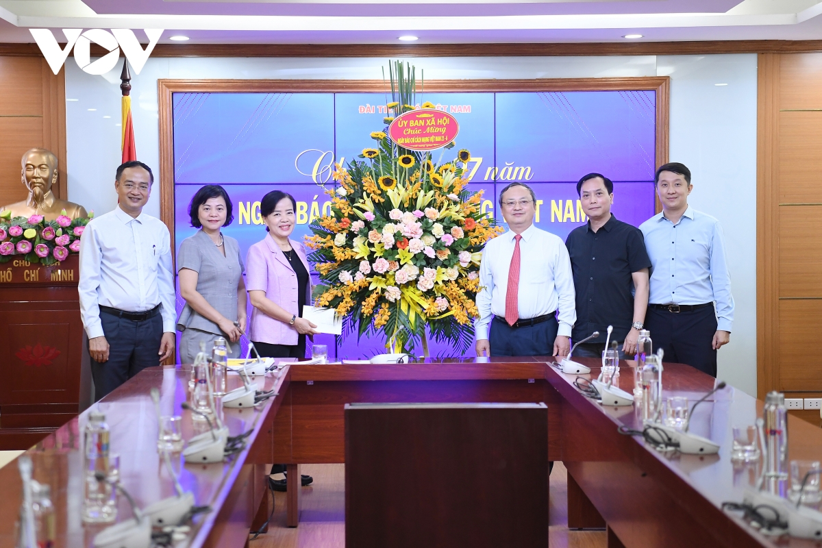 pho chu tich quoc hoi tran thanh man chuc mung vov nhan ngay 21 6 hinh anh 12