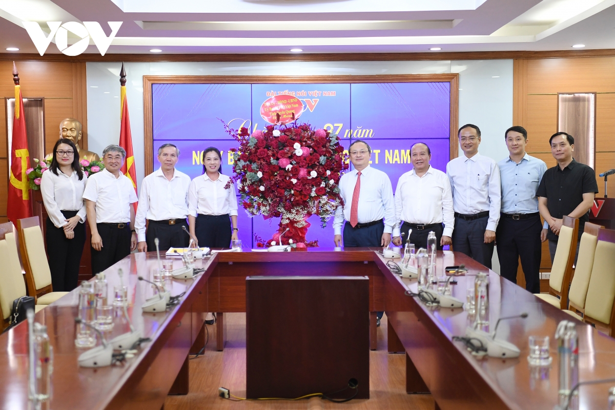 pho chu tich quoc hoi tran thanh man chuc mung vov nhan ngay 21 6 hinh anh 11