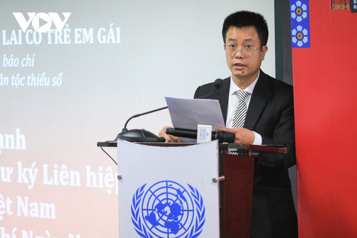 bao chi vi buc tranh tuong lai co tre em gai hinh anh 3