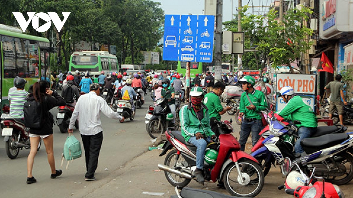 gia xang tang cao, nhieu tai xe cong nghe tat ung dung hinh anh 1