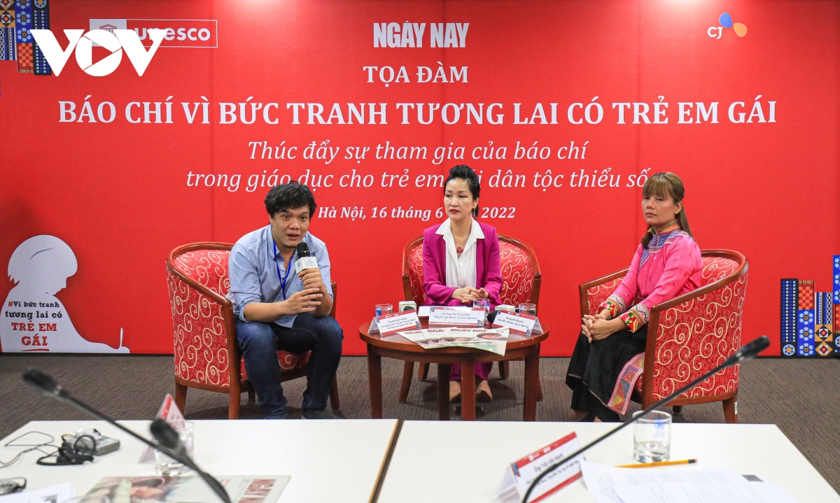 bao chi vi buc tranh tuong lai co tre em gai hinh anh 2