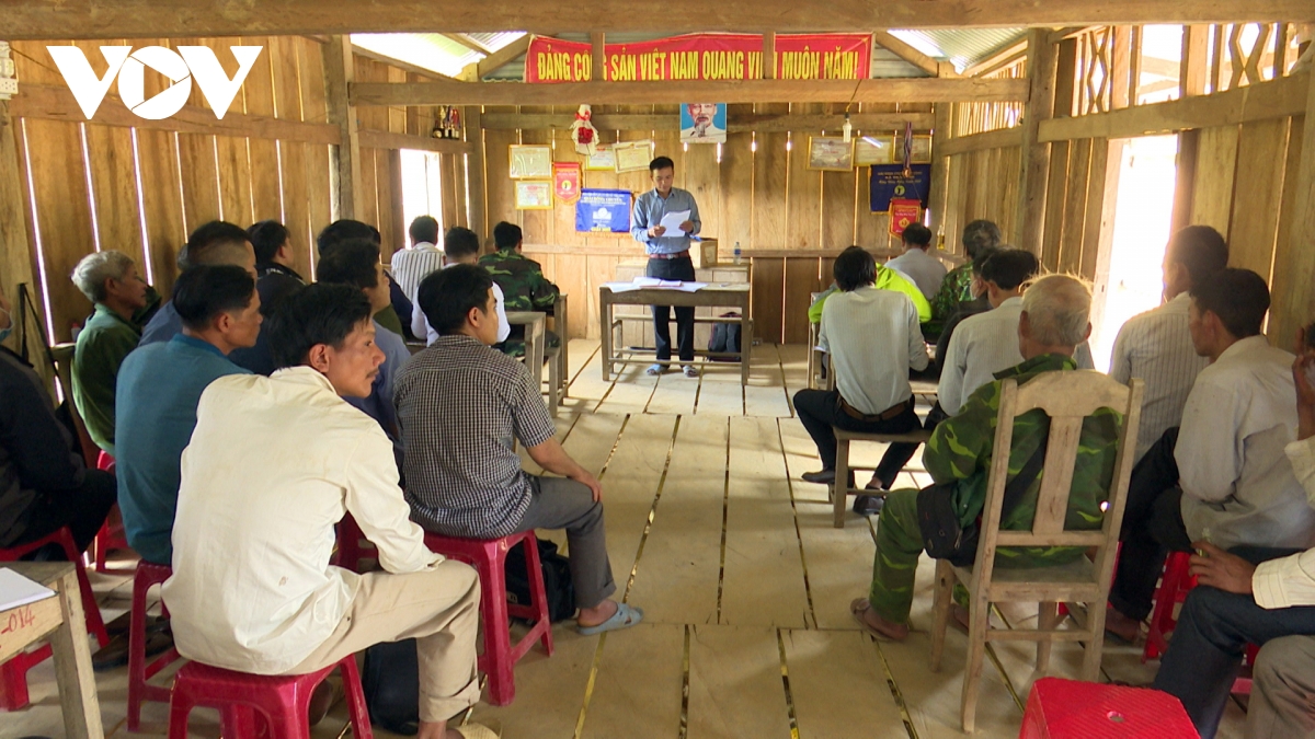 Dang vien xin ra khoi ho ngheo de nhuong nguon ho tro cho nguoi khac hinh anh 3