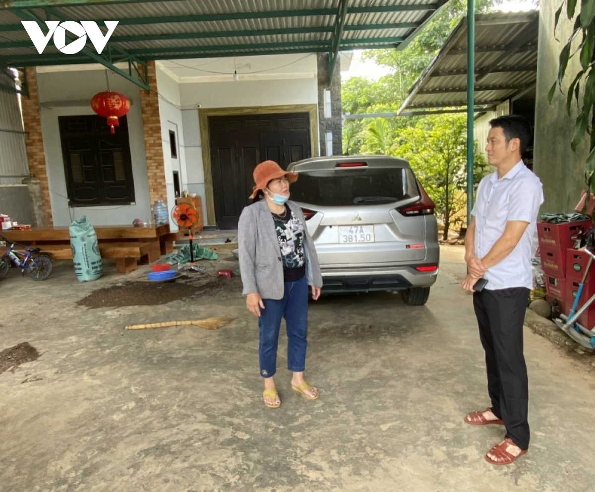 thu nhap tien ty bong dung bi dua vao dien ho ngheo hinh anh 1