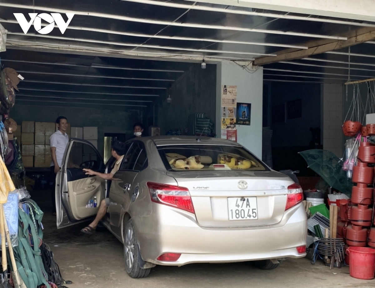 thu nhap tien ty bong dung bi dua vao dien ho ngheo hinh anh 2