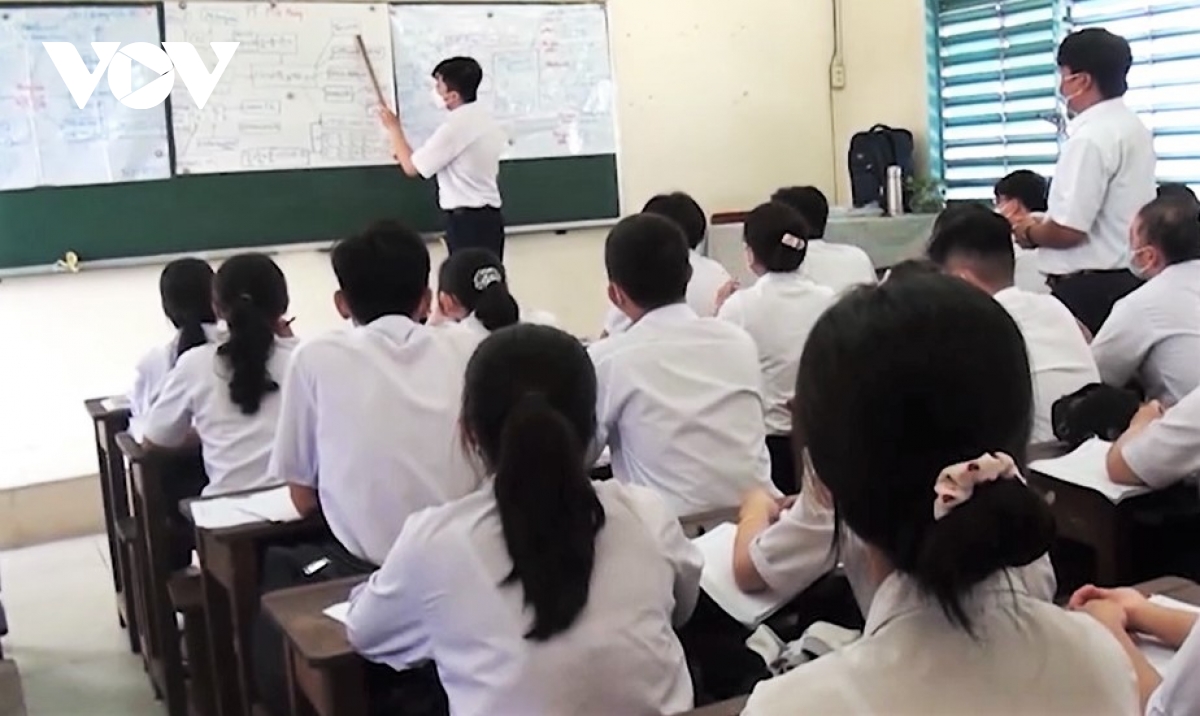 cac truong tai an giang gap rut on tap cho hoc sinh thi tot nghiep thpt hinh anh 1