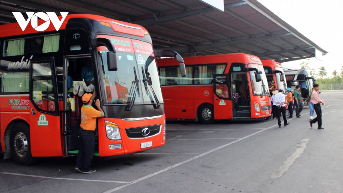 bo truong giao thong xem xet tiep tuc giam phi, le phi cho van tai hinh anh 1