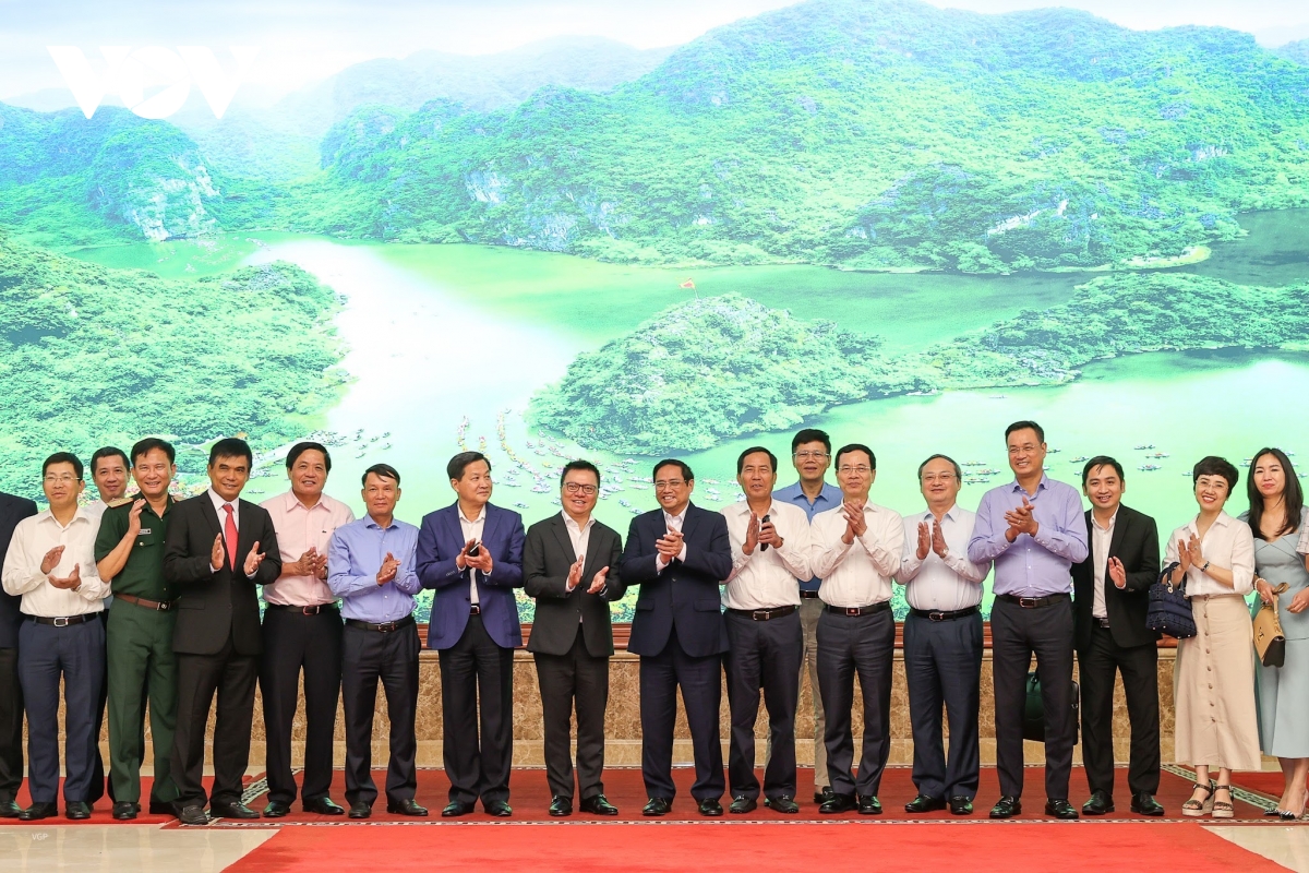 thu tuong bao chi phai la vu khi sac ben trong phong, chong tham nhung hinh anh 4