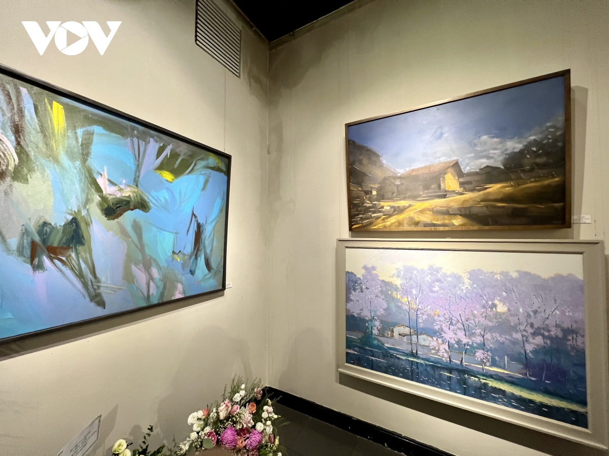 khai mac trien lam tranh cua 8 hoa sy nhom hanh trinh hinh anh 4