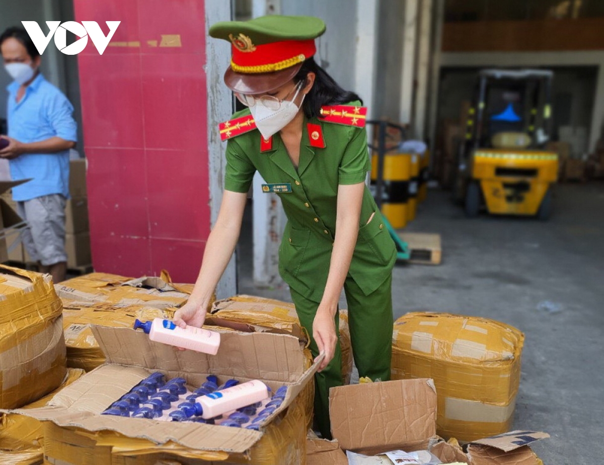 Da nang tam giu lo hang hon 5000 san pham hang hoa nghi nhap lau hinh anh 2