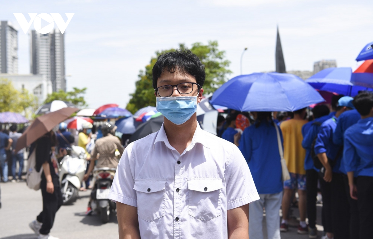 thi vao 10 ha noi De thi chuyen toan khong qua kho, pho diem tu 6-7 hinh anh 1