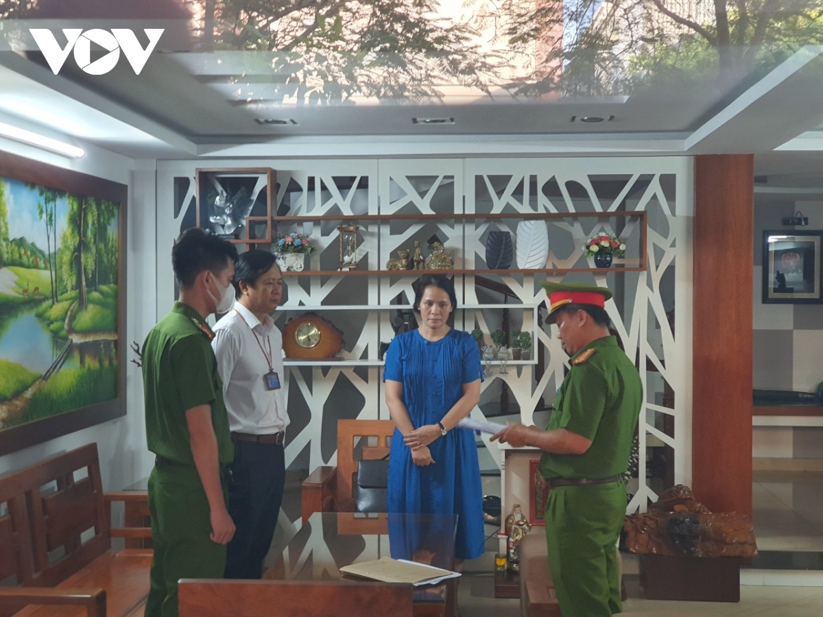 khoi to, bat tam giam giam doc cdc Da nang va 2 thuoc cap hinh anh 1