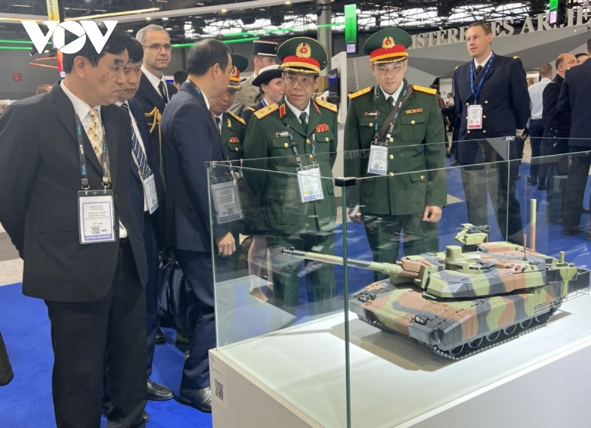 Doan dai bieu viet nam du trien lam vu khi luc quan eurosatory tai phap hinh anh 1