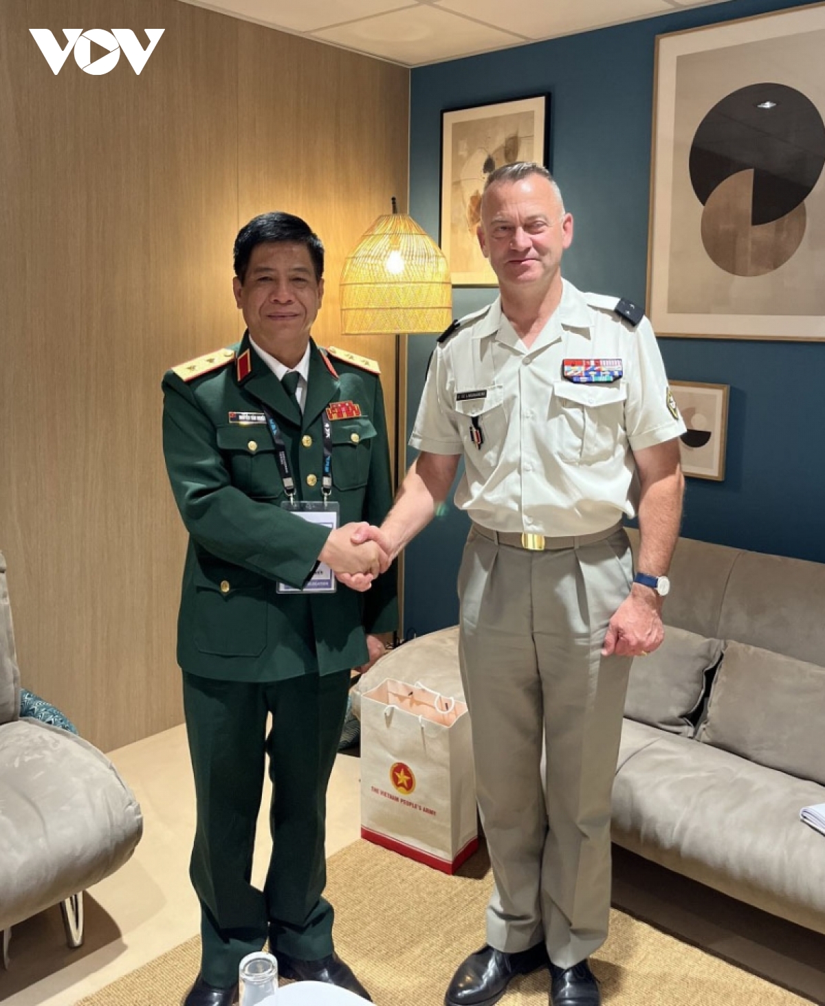 Doan dai bieu viet nam du trien lam vu khi luc quan eurosatory tai phap hinh anh 2