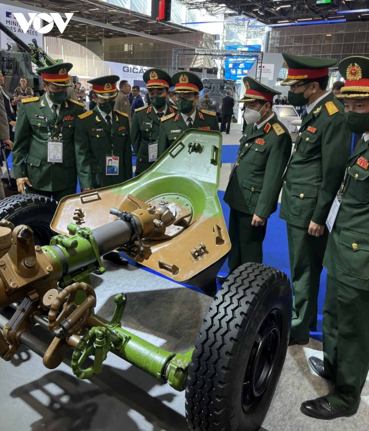 Doan dai bieu viet nam du trien lam vu khi luc quan eurosatory tai phap hinh anh 3