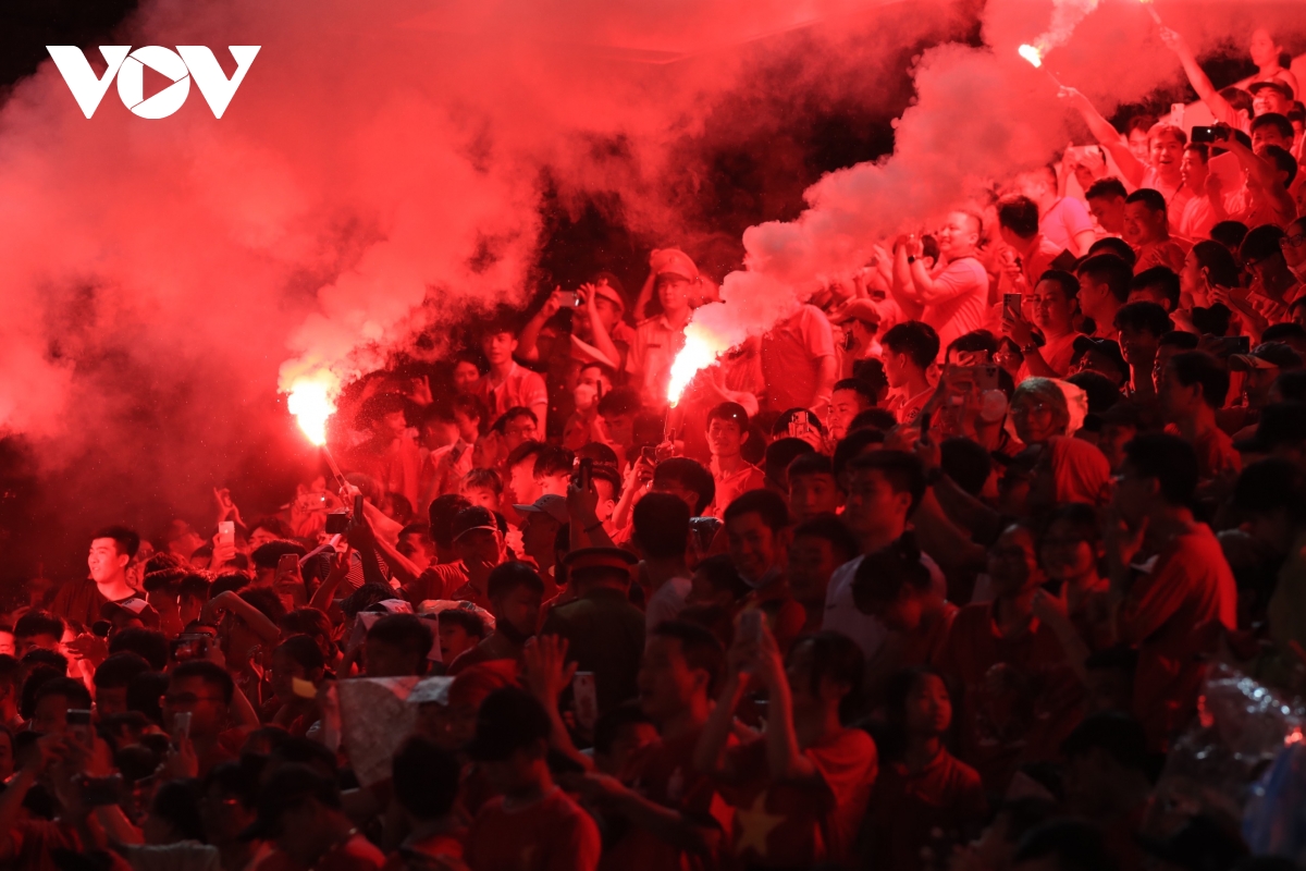 truc tiep hai phong 1-2 ha noi fc rimario lap cong hinh anh 1