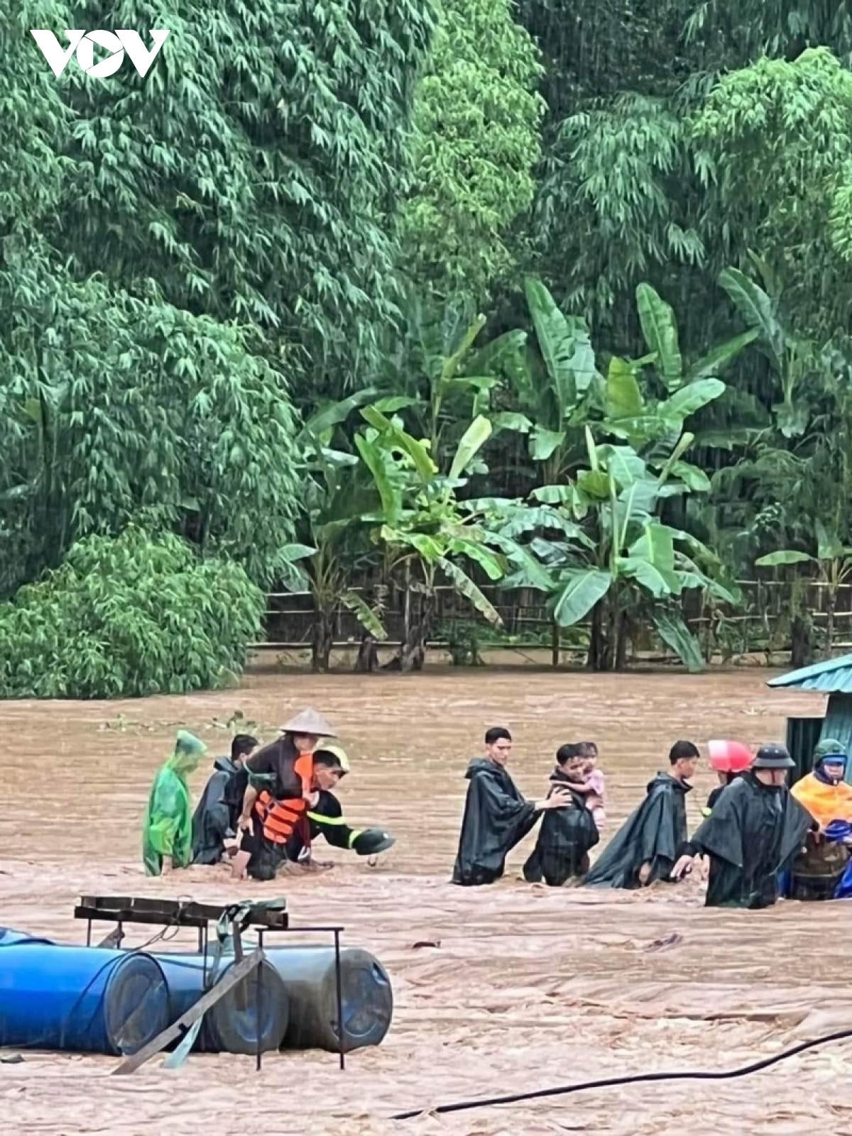 son la huy dong luc luong tai cho khac phuc hau qua mua lu hinh anh 3