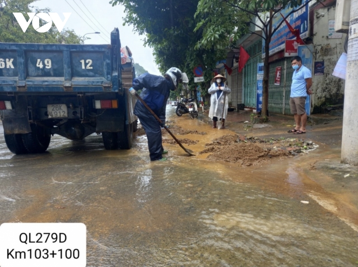 son la huy dong luc luong tai cho khac phuc hau qua mua lu hinh anh 10