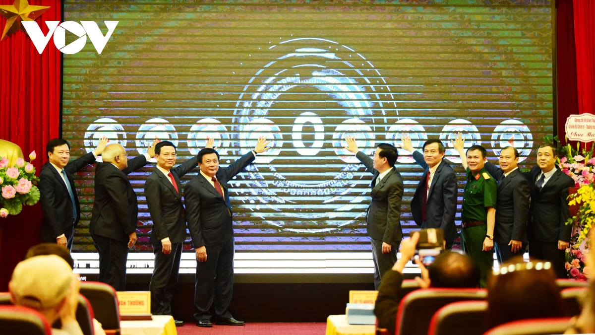 Ong vo van thuong du le ra mat 2 san pham bao chi cua tap chi cong san hinh anh 3