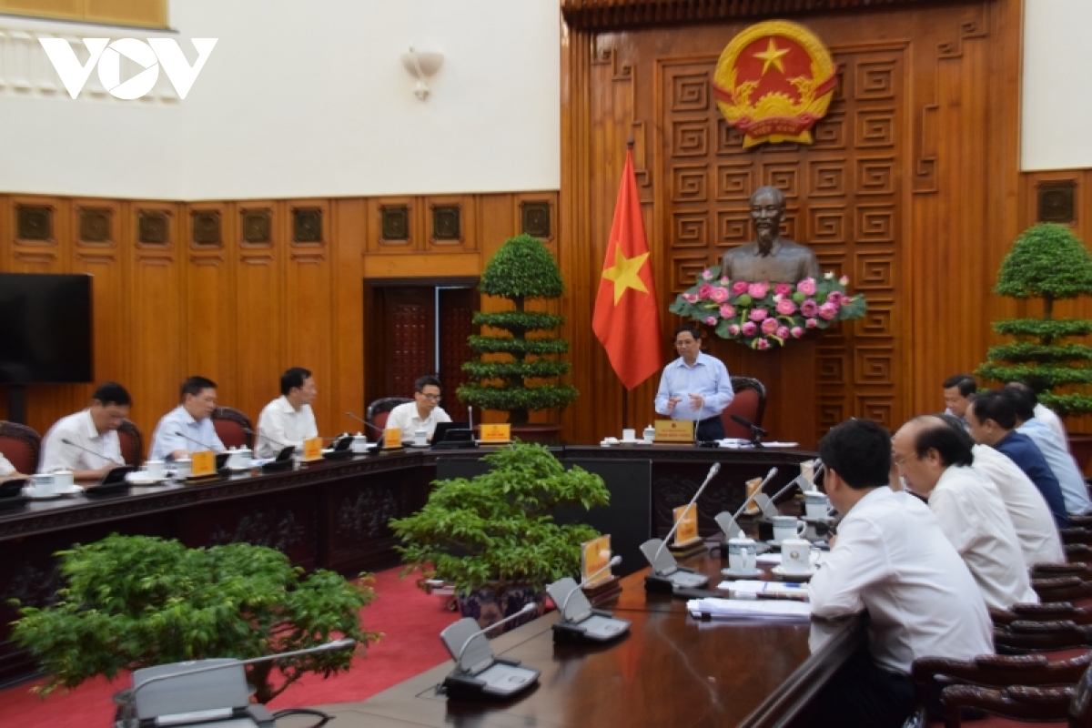 thu tuong chu tri hop ve bao dam nguon nhan luc, vat luc cho nganh y te hinh anh 2