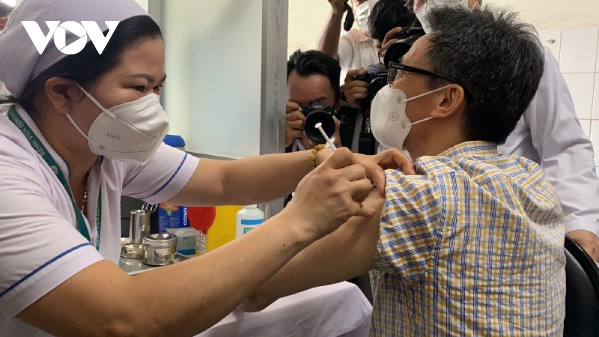 pho thu tuong vu Duc Dam tiem mui 4 vaccine covid-19 tai tp.hcm hinh anh 1