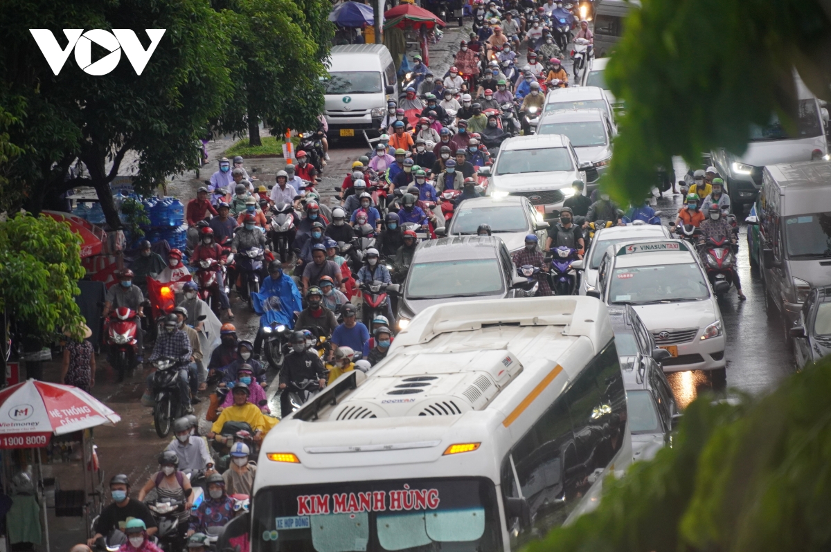 nguoi dan tp. hcm lai chiu canh ngap, tac kinh hoang hinh anh 3