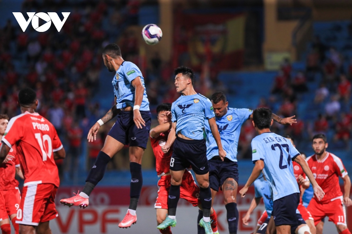 phung phi co hoi, viettel fc that thu truoc ha tinh tren san nha hinh anh 7