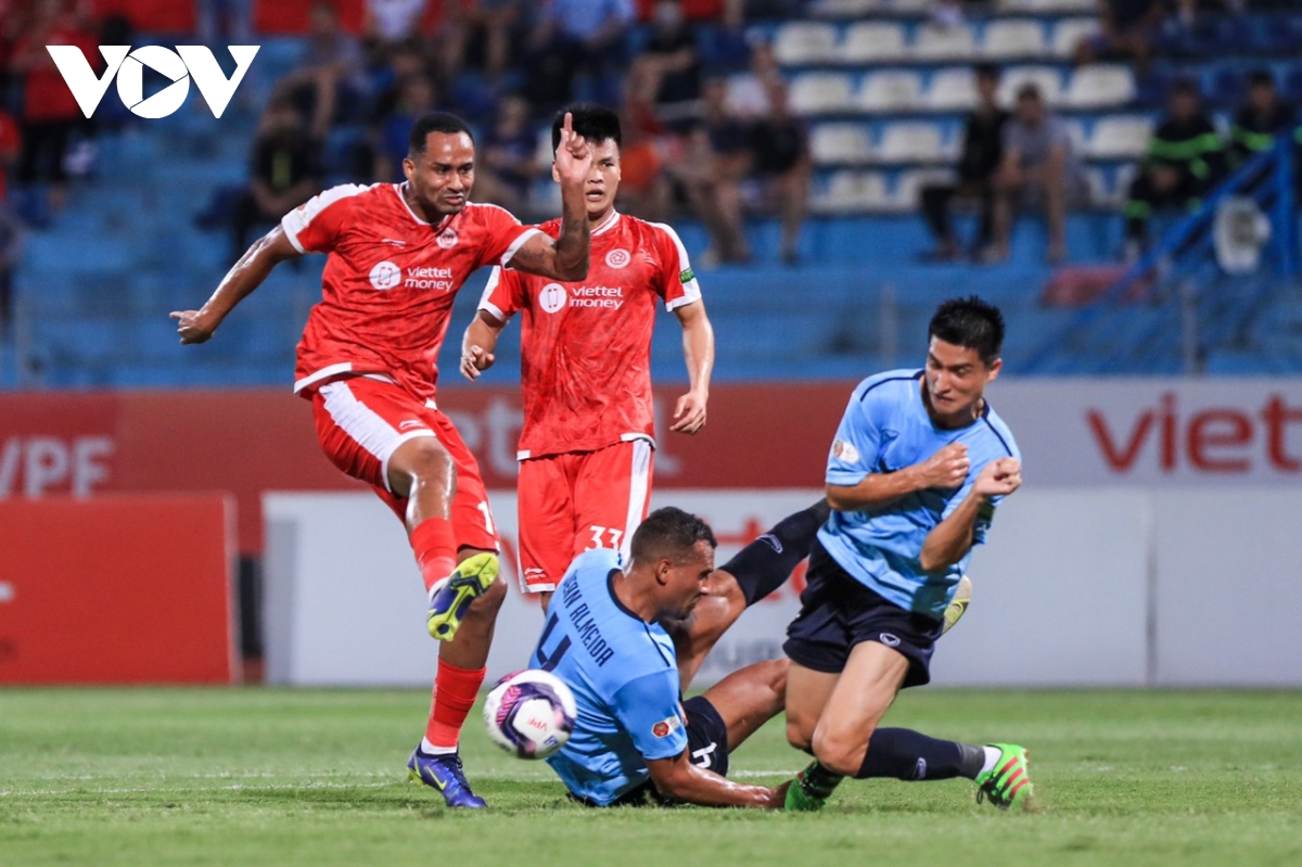 phung phi co hoi, viettel fc that thu truoc ha tinh tren san nha hinh anh 8