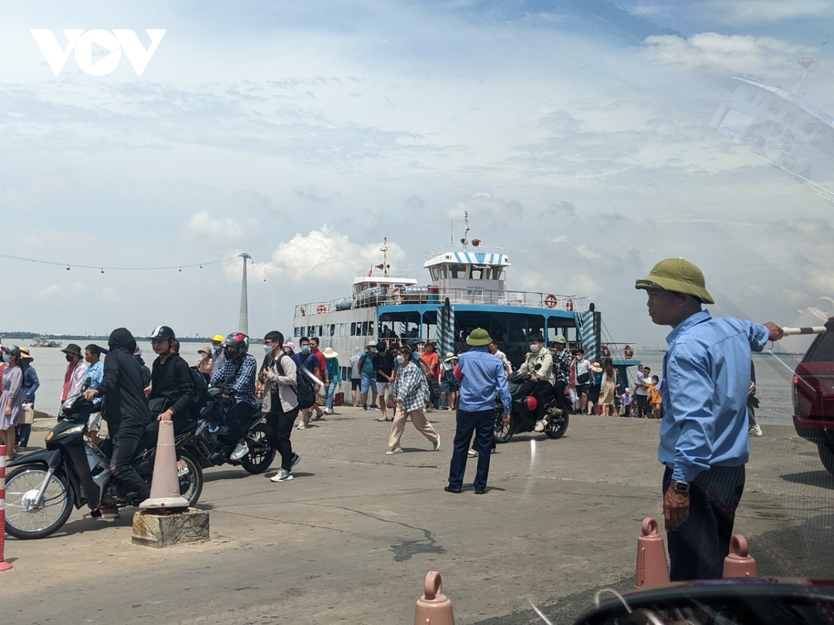 Dam bao an toan cho 15.000 du khach luu tru tren dao cat ba hinh anh 1