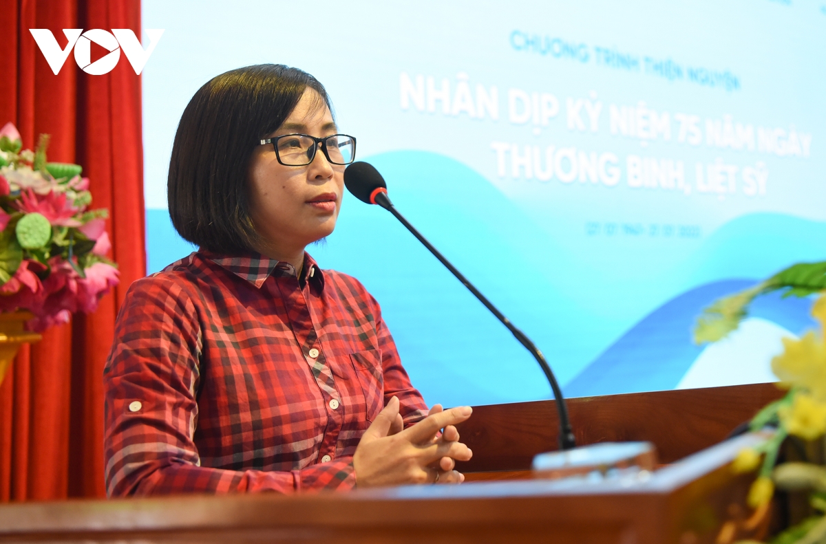 bao Dien tu vov tang qua, tri an cac gia dinh chinh sach o ngoai thanh ha noi hinh anh 5