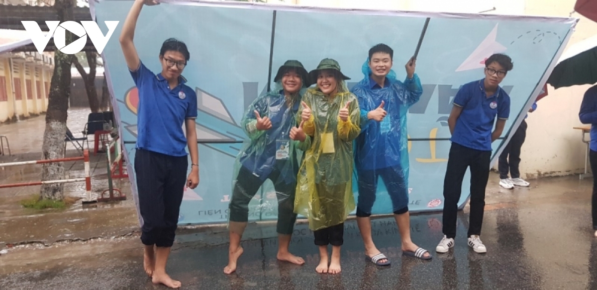 muon kieu doi mua dua thi sinh ra khoi phong thi hinh anh 10