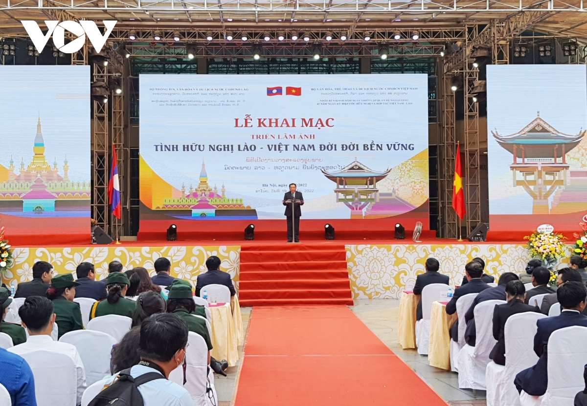 khai mac trien lam anh ve tinh huu nghi lao-viet nam hinh anh 1