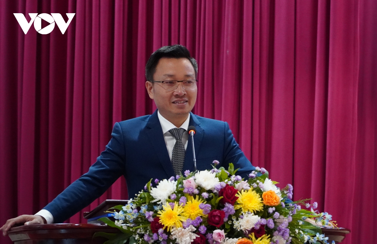 thuong truc ban bi thu vo van thuong tham va lam viec voi cong ty unitel lao hinh anh 2